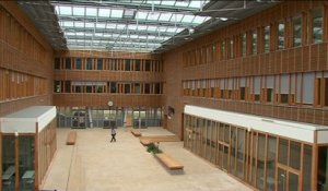 Lycée Kyoto Poitiers 1er d'Europe à zéro énergie fossile François Gillard son architecte nous explique les grands principes techniques à l'oeuvre
