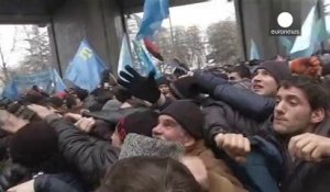 Crimée : brefs heurts entre manifestants "pro-Russie" et "pro-Ukraine"