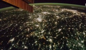 La Corée du Nord vue de nuit depuis un satellite : Noir Total...