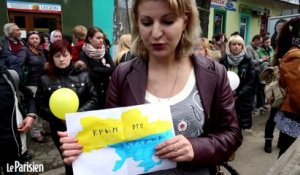 Crimée : les pro-Ukrainiens manifestent face aux pro-Russes