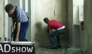 Funny DIY Fail : Idiot stuck in the ceiling