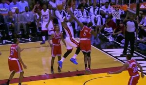 Le joueur de NBA LeBron James met un DUNK de fou! Miami HEAT contre Bucks de Milwaukee