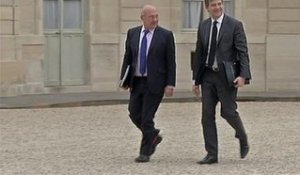 Conseil des ministres: Michel Sapin et Arnaud Montebourg arrivent ensemble à l'Elysée - 04/04