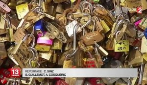 A Paris, les "cadenas d'amour" du pont des Arts posent un problème de sécurité