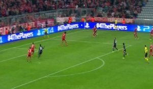 Le but énorme de Patrice Evra face au Bayern Munich