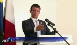 Manuel Valls à Avion vante "l'ordre républicain"