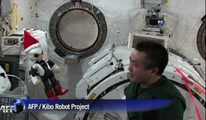Un robot rend visite à un astronaute à bord de la station spatiale ISS