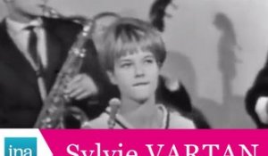 Sylvie Vartan "Let's twist again" (live officiel) - Archive INA