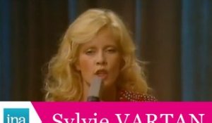 Sylvie Vartan "La vie c'est du cinéma" (live officiel) - Archive INA