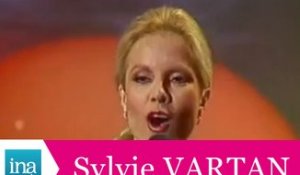 Sylvie Vartan "Qu'est ce qui fait pleurer les blondes" (live officiel) - Archive INA