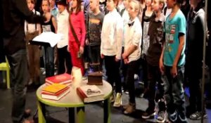 Courrières : atelier chant à l'école Jean-Moulin