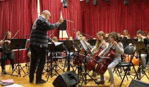 Solesmes: le chanteur Ours en répét' avec les élèves du conservatoire