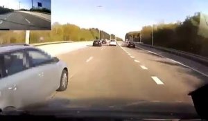 Gros Road Rage : Un chauffard percute volontairement une camionnette