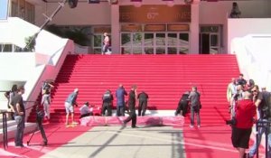 Derniers préparatifs pour le tapis rouge de Cannes