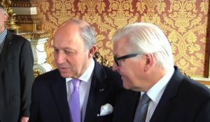 Laurent Fabius et son homologue allemand se rendent ensemble au conseil des ministres (14/05/2014)