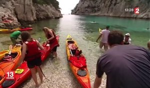Balade dans les calanques de Cassis en kayak, à la découverte des grottes