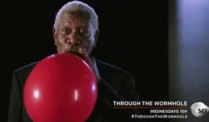 Quand Morgan Freeman prend de l'Helium