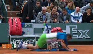 Roland-Garros : Llodra consolé par son fils après sa défaite