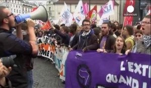 France : des jeunes défilent contre le FN, mais fédèrent peu