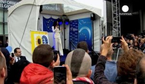 Conchita Wurst donne un concert devant le Parlement européen