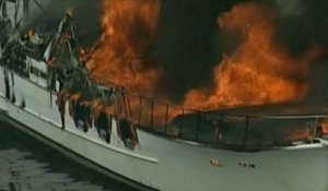 Un bateau brûle entièrement au large de Vancouver
