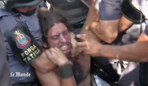 La police tire des gaz lacrymogènes contre des manifestants anti-Mondial