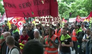 Plusieurs milliers de personnes ont manifesté à Paris pour soutenir la grève des cheminots