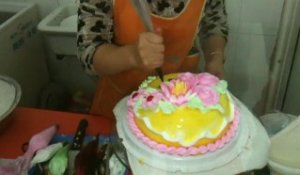 Fabrication d'un gâteau d'anniversaire en moins de 7 minutes