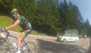 Le cycliste Thomas Voeckler pourri un spectateur pendant le Tour de France!