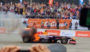 Une F1 Red Bull prend feu lors du G-Drive Show en Russie