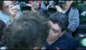 Maradona gifle un journaliste lors d'une sortie en famille