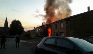 Spectaculaire incendie dans un village des Ardennes