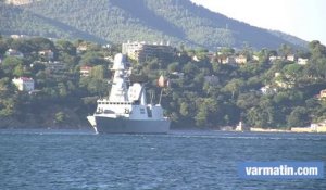Revue navale dans la rade de Toulon devant le porte-avions "Charles-de-Gaulle"
