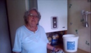 Dans l'appartement de Claudine, 79 ans, l'eau coule sans arrêt
