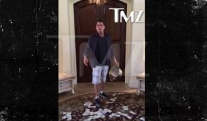 Charlie Sheen détourne le Ice Bucket Challenge. C'est bien lui Le meilleur!