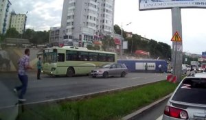 Accident de BUS impressionnant : Bus volant!