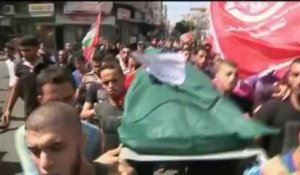 Israéliens et Palestiniens enterrent leurs morts en pleins bombardements