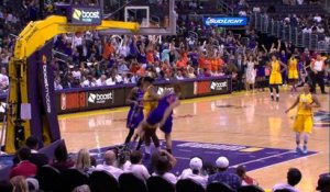 La joueuse de NBA Brittney Griner met un Dunk mémorable!