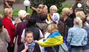 Kiev : des manifestants demandent des armes pour les soldats ukrainiens