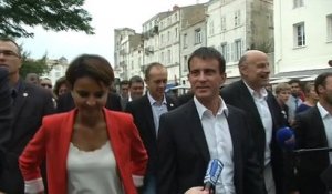 Valls apprécie les "gaufres" lilloises d'Aubry