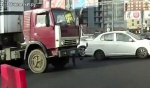 Ce chauffeur de camion russe va sauver un petit chat