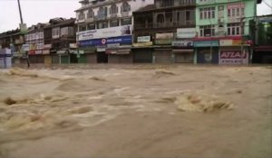 Au Cachemire indien, le fleuve se déverse dans les rues de Srinagar