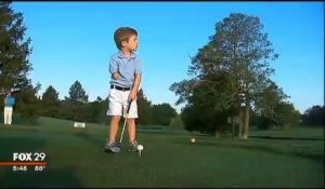 Ce garçon de 3 ans n'a qu'un bras mais joue du golf comme un pro
