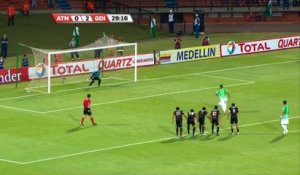 Copa Sudamericana - Penalty, CSC : Il arrête tout !