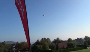 Le public salue l'hélicoptère de Sport Plus sur le rallye de France Alsace