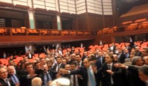Pugilat au parlement turc autour d'un texte sur les pouvoirs de la police