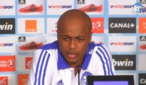 Ayew tranche au milieu