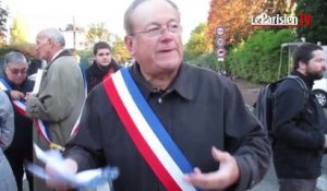 Des élus  bloquent la circulation à Montlignon (Val-d'Oise)