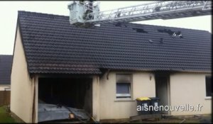 Une maison ravagée par le feu à Holnon