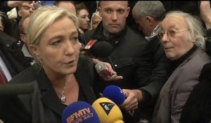 Marine Le Pen à Calais parle de "désespoir" de la population sur l'immigration clandestine
